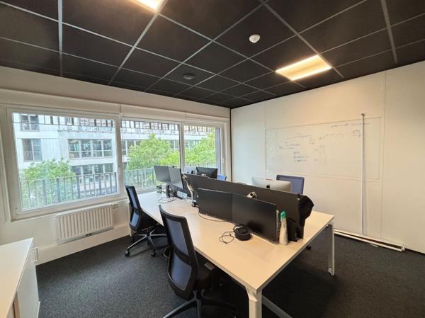 Bureaux à louer ou à vendre à Nantes avec balcon et parking sécurisé