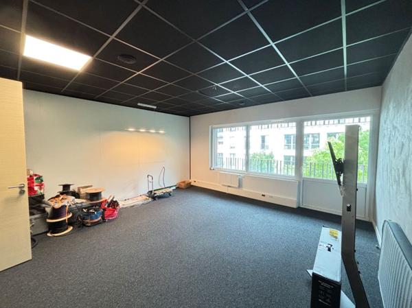 Bureaux à louer ou à vendre à Nantes avec balcon et parking sécurisé