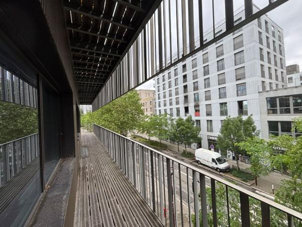 Bureaux à louer ou à vendre à Nantes avec balcon et parking sécurisé