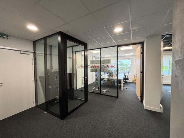 Bureaux à louer ou à vendre à Nantes avec balcon et parking sécurisé