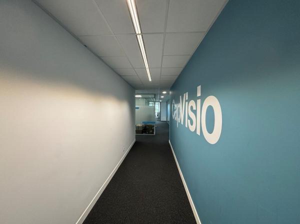 Bureaux à louer ou à vendre à Nantes avec balcon et parking sécurisé