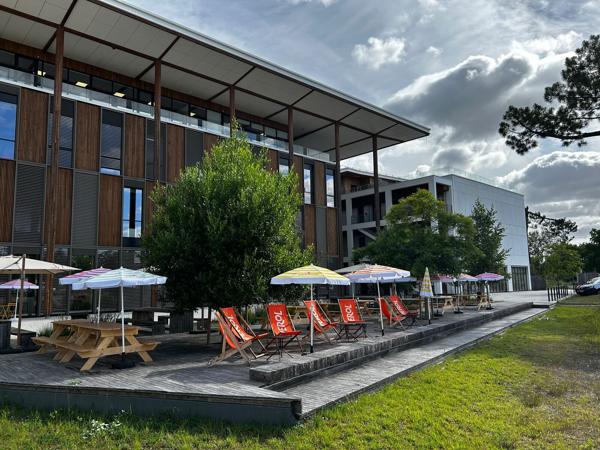 Bureaux à louer de 130 à 857 m² à Pessac avec terrasses et services mutualisés