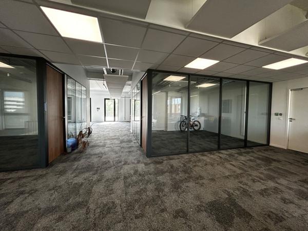 Bureaux à louer de 130 à 857 m² à Pessac avec terrasses et services mutualisés