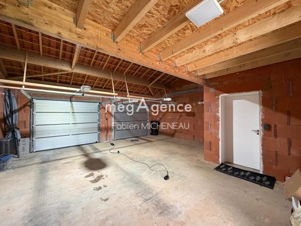 Maison à BEAUPREAU-EN-MAUGES, 49600 - 5 pièces 160m²