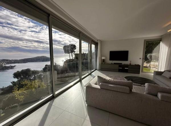 Villefranche-sur-Mer - Villa contemporaine d'architecte avec vue panoramique sur la baie et le Cap-Ferrat Villefranche sur mer