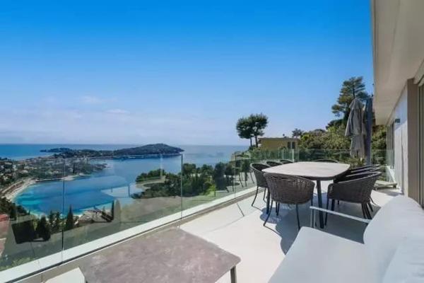 Villefranche-sur-Mer - Villa contemporaine d'architecte avec vue panoramique sur la baie et le Cap-Ferrat Villefranche sur mer