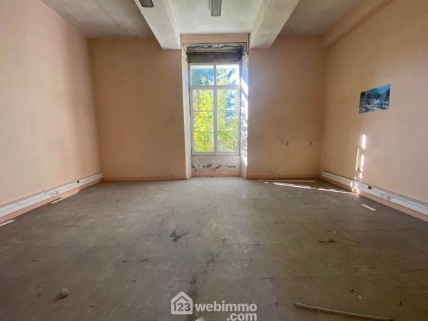 Maison 965 m² à Laon 02000
