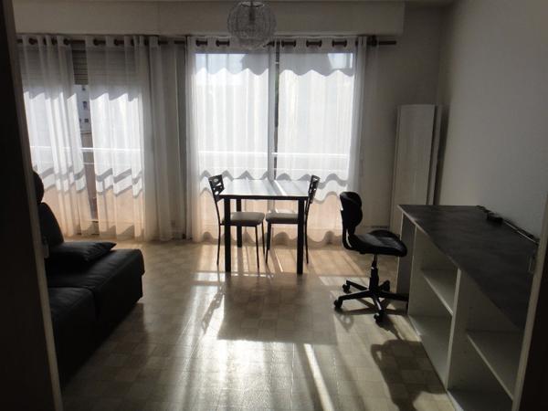 Bourg - Grand studio meublé 28 m2 avec parking