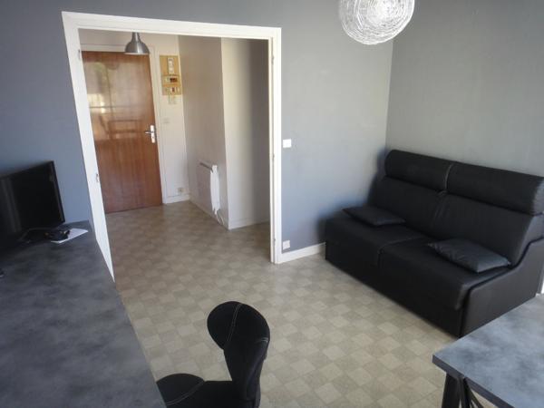 Bourg - Grand studio meublé 28 m2 avec parking