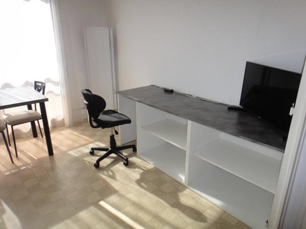 Bourg - Grand studio meublé 28 m2 avec parking