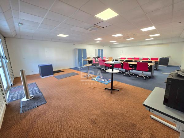 Local commercial Tours 335 m2
