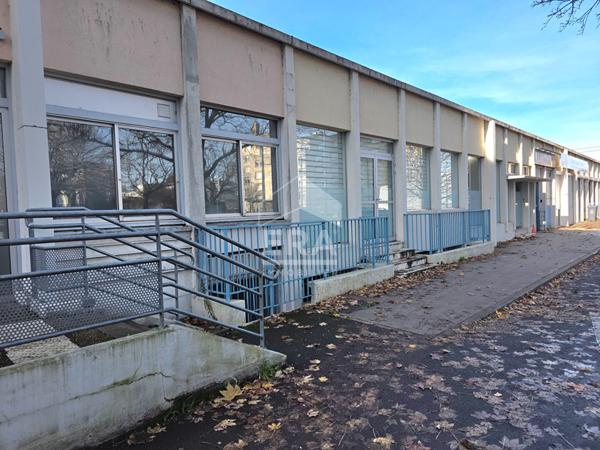 Local commercial Tours 335 m2