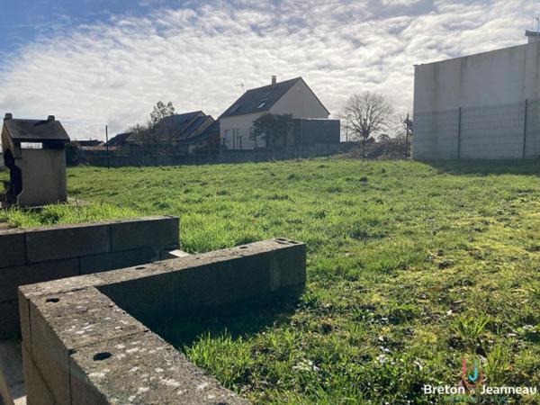 Maison récente à Meslay du Maine