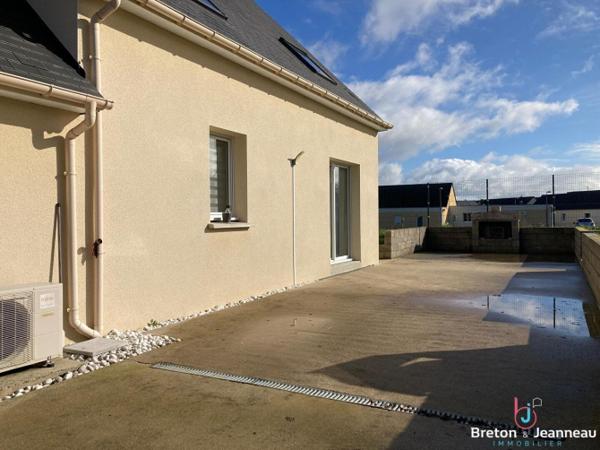 Maison récente à Meslay du Maine