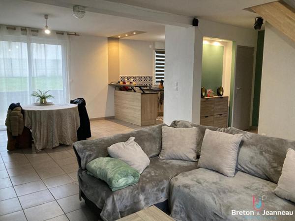 Maison récente à Meslay du Maine