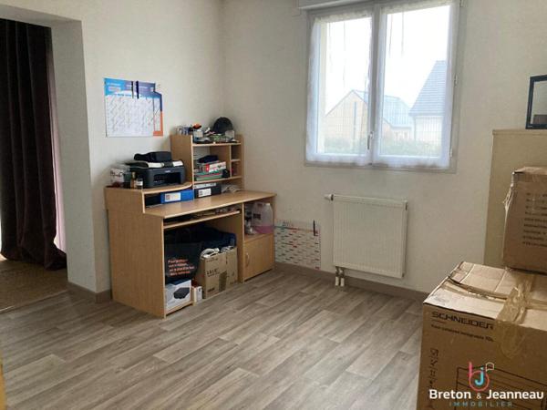 Maison récente à Meslay du Maine