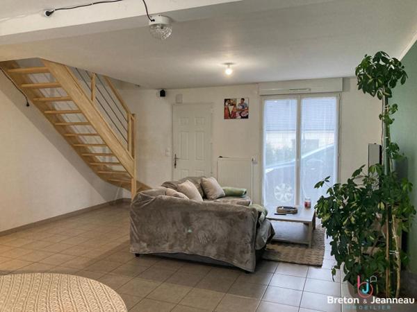 Maison récente à Meslay du Maine