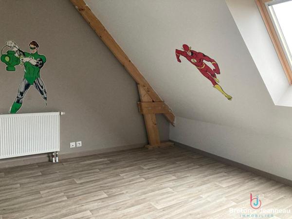 Maison récente à Meslay du Maine