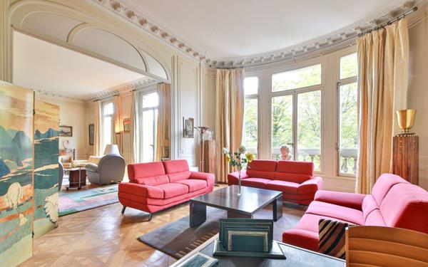 Appartement à louer    9 pièces • 380,20 m2 Paris 16