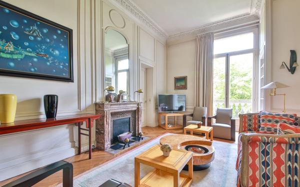 Appartement à louer    9 pièces • 380,20 m2 Paris 16