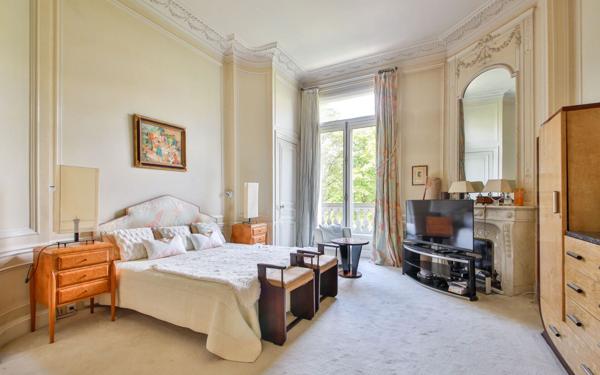 Appartement à louer    9 pièces • 380,20 m2 Paris 16