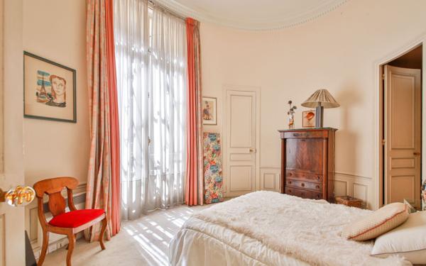 Appartement à louer    9 pièces • 380,20 m2 Paris 16