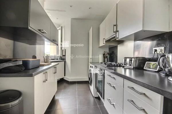 Vente                                                      Appartement
                        
                     3 pièces                      66 m2                     à Asnières-sur-Seine