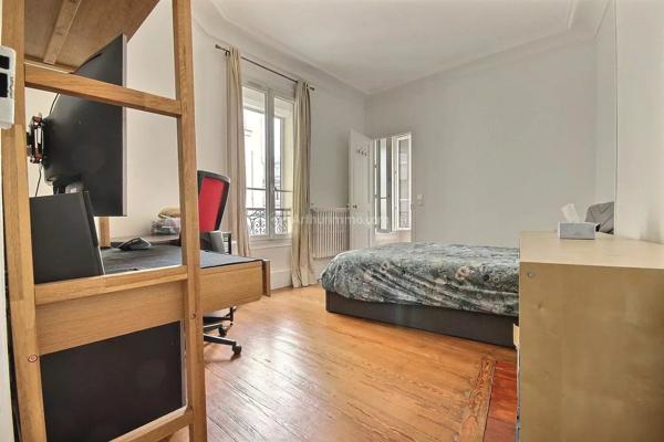 Vente                                                      Appartement
                        
                     3 pièces                      66 m2                     à Asnières-sur-Seine