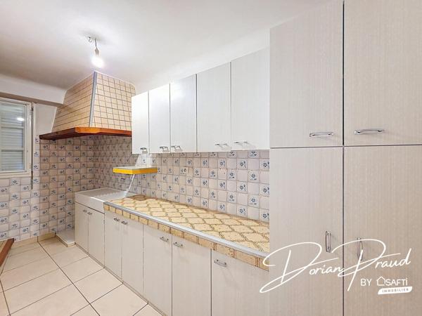 Maison quatre chambres sur un terrain de 742 m2