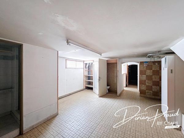 Maison quatre chambres sur un terrain de 742 m2