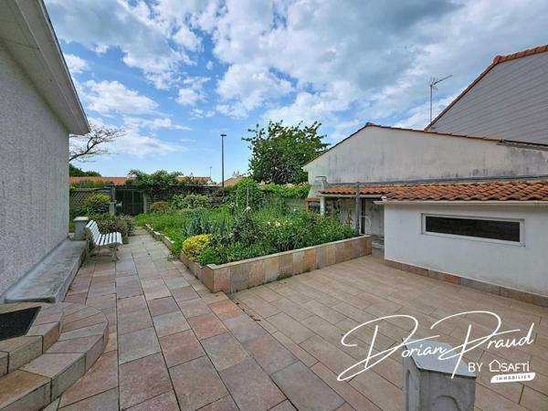 Maison quatre chambres sur un terrain de 742 m2