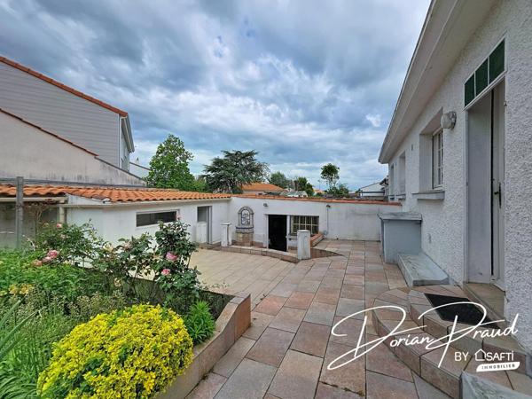 Maison quatre chambres sur un terrain de 742 m2