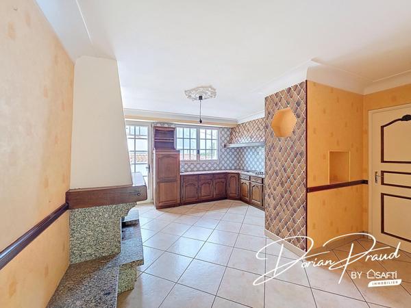 Maison quatre chambres sur un terrain de 742 m2