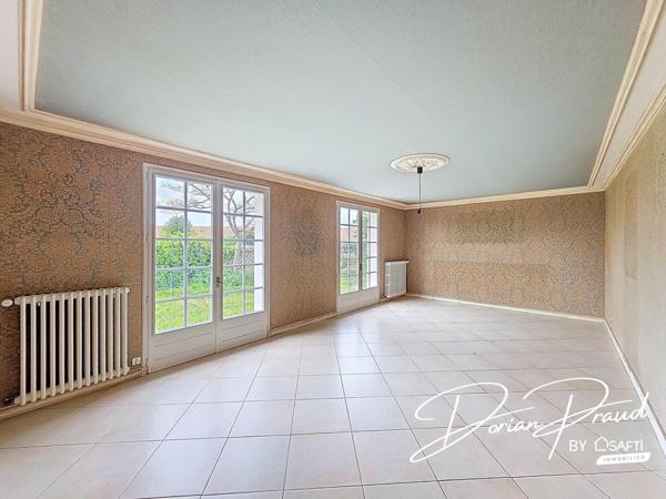 Maison quatre chambres sur un terrain de 742 m2