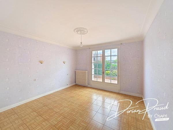 Maison quatre chambres sur un terrain de 742 m2