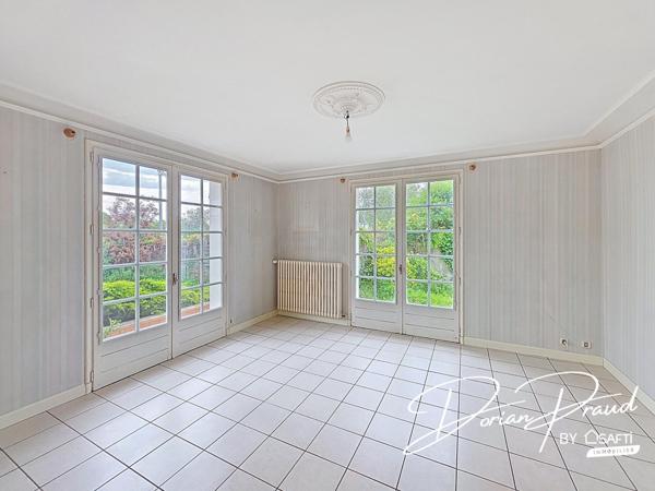Maison quatre chambres sur un terrain de 742 m2