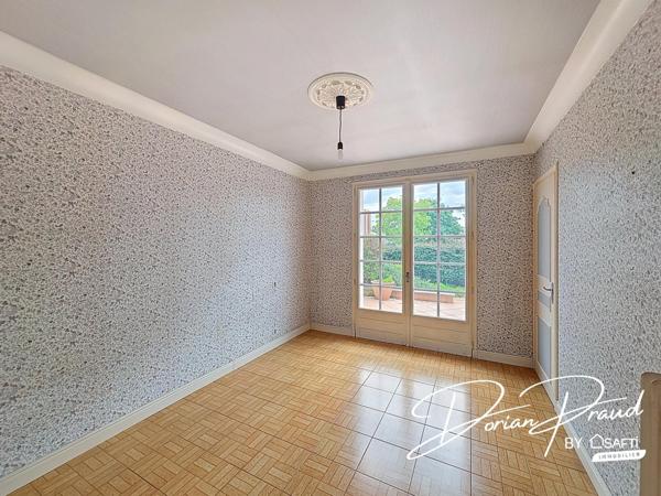 Maison quatre chambres sur un terrain de 742 m2