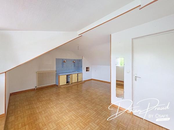 Maison quatre chambres sur un terrain de 742 m2