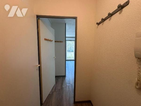 A vendre à PESSAC (33600), secteur universitaire, un appartement de type T1 de 28m², comprenant...