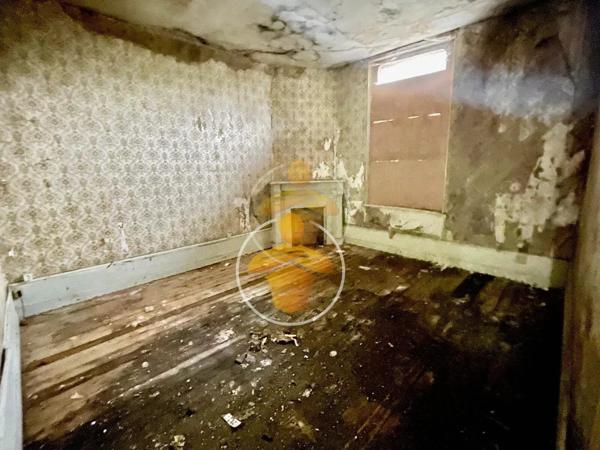 Vente                                                      Maison
                        
                     6 pièces                      130 m2                     à La Fère