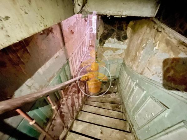 Vente                                                      Maison
                        
                     6 pièces                      130 m2                     à La Fère