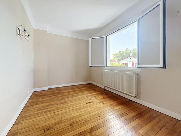 Ascain , Appartement 73 m2 avec garage, parking et jardin