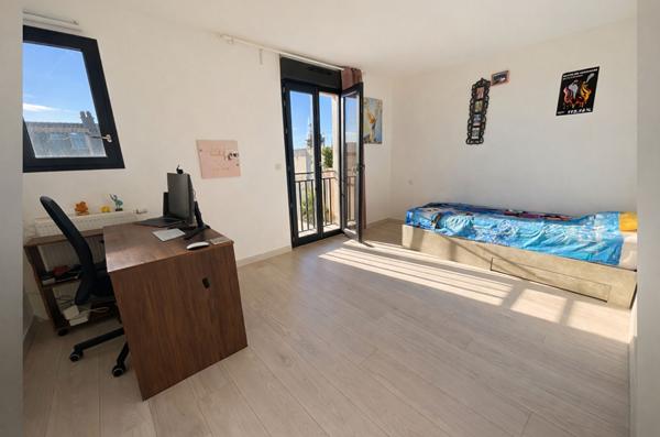 Carrieres-sur-Seine, maison de 2020 , 147 m2, 5 chambres, sous-sol, garage et jardin,