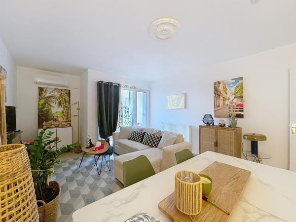 BEAU T2 DE 46M² AU 1ER ETAGE BALCON PARKING