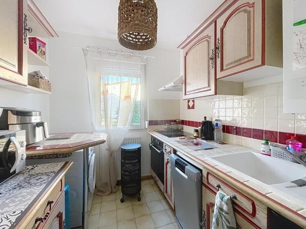 BEAU T2 DE 46M² AU 1ER ETAGE BALCON PARKING