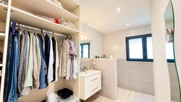 Vente                                                      Maison
                        
                     7 pièces                      206 m2                     à Pujols