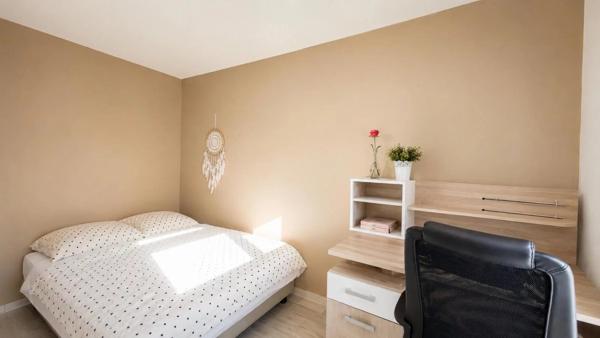 Vente                                                      Maison
                        
                     7 pièces                      206 m2                     à Pujols