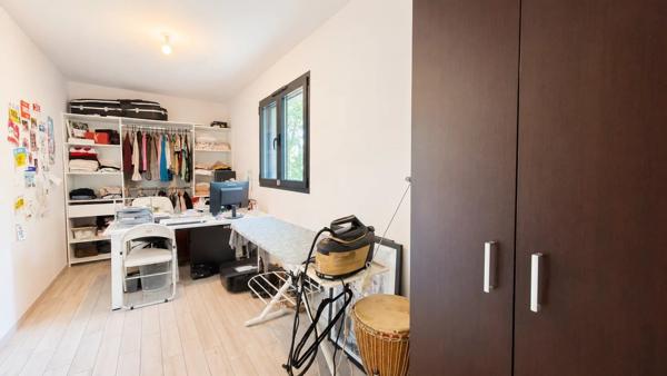 Vente                                                      Maison
                        
                     7 pièces                      206 m2                     à Pujols