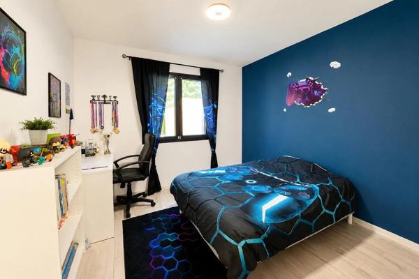 Vente                                                      Maison
                        
                     7 pièces                      206 m2                     à Pujols
