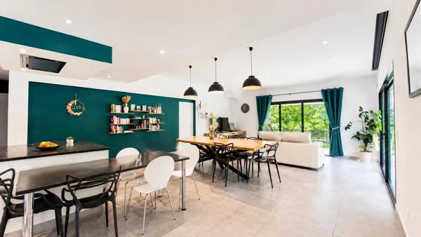 Vente                                                      Maison
                        
                     7 pièces                      206 m2                     à Pujols